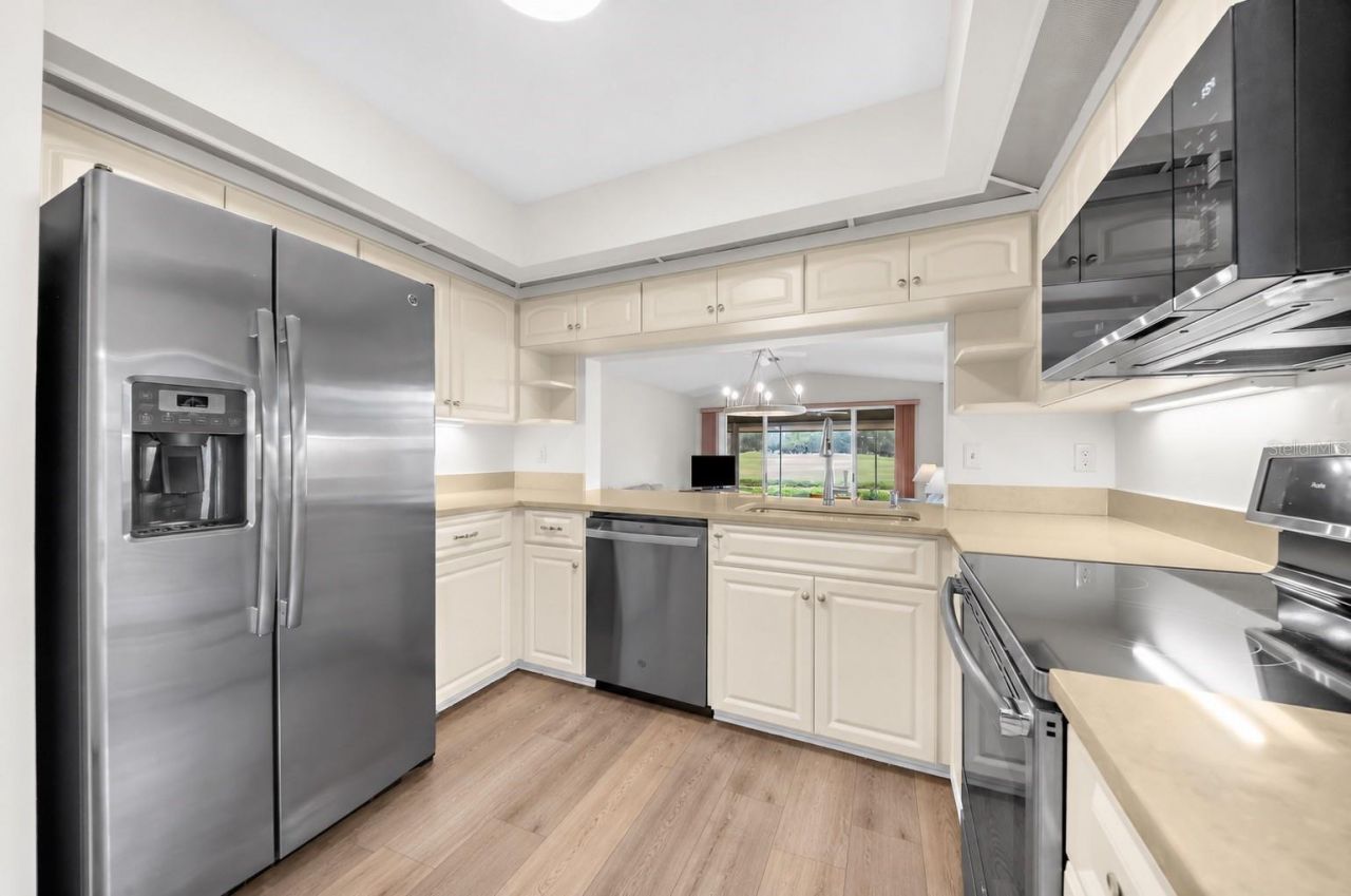 7306 Golf Pointe Circle, Sarasota, FL 34243 Photo