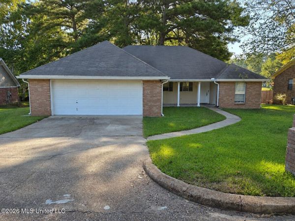 28 Watersview Drive, Jackson, MS 39212