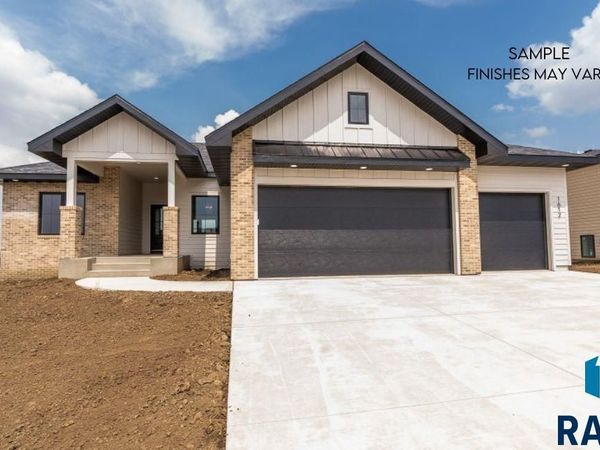 8040 E Norway Pine Trl, Sioux Falls, SD 57110