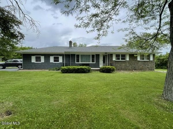 6 Nicholas Avenue, Burnt Hills, NY 12027