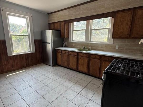 8 Chapman St, Unit 1, Bloomfield, NJ 07003