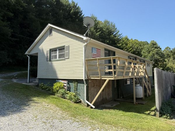 8300 North River Road, Pound, VA 24279
