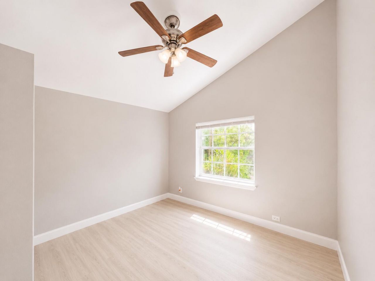 32 Lake Osborne Drive, Unit #6, Lake Worth Beach, FL 33461 Photo