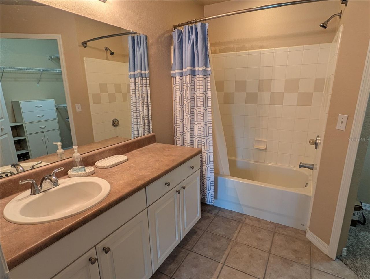 5641 Bidwell Parkway, Unit 202, Sarasota, FL 34233 Photo