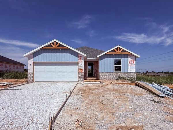 719 W Brook Hollow Road , Nixa, MO 65714