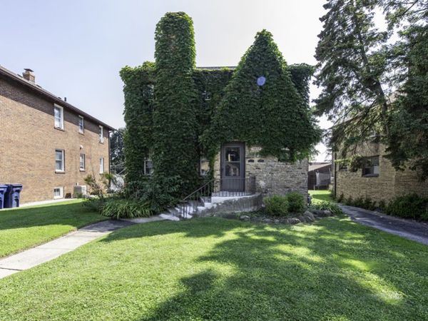 1033 W Atlantic Avenue, Waukegan, IL 60085