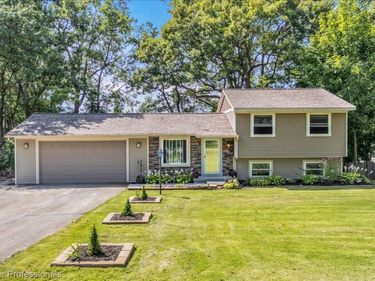 5969 N Bay, Springfield Township, Mi 48346