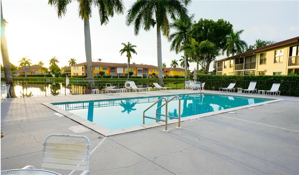4510 Chantelle Dr , Unit J204, Naples, FL 34112 Photo
