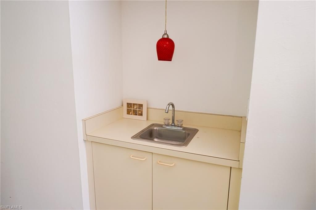 4510 Chantelle Dr , Unit J204, Naples, FL 34112 Photo