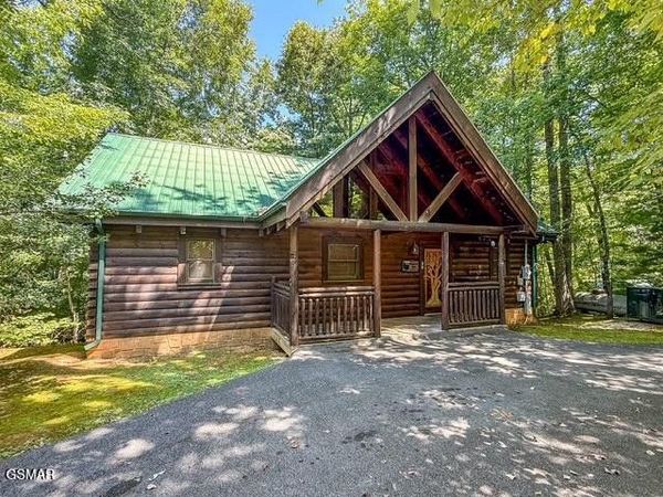 909 Ridgefield Drive , Sevierville, TN 37876