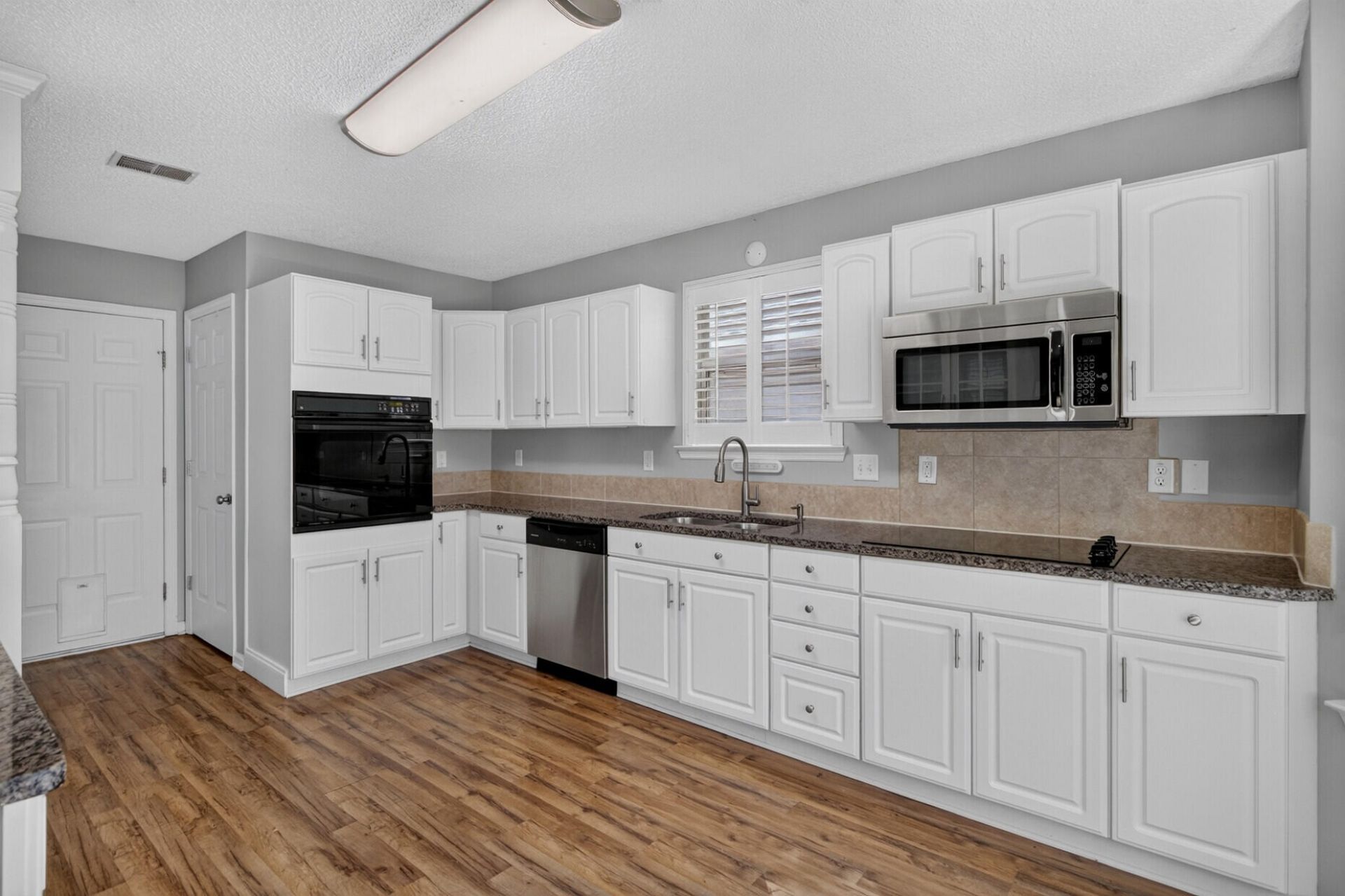 2111 Razorback Lane Photo 15