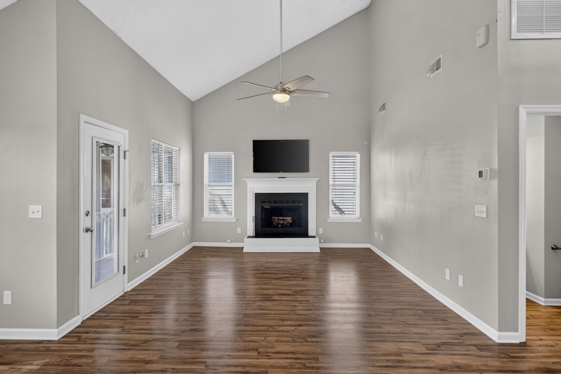 2111 Razorback Lane Photo 8