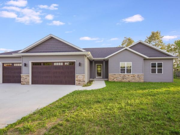 4631 Ridge COURT, Manitowoc, WI 54220