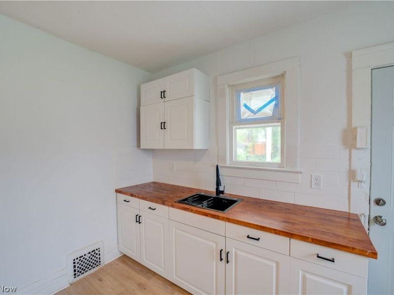 3241 E 116th Street, Cleveland, OH 44120 Photo 9