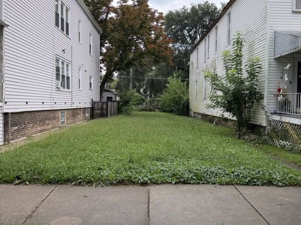 8431 S BRANDON Avenue , Chicago, IL 60617