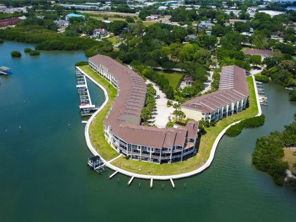129 BRENT CIRCLE , OLDSMAR, FL 34677