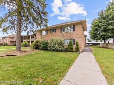 2377 Walton Boulevard, Unit 17, Rochester Hills, Mi 48309