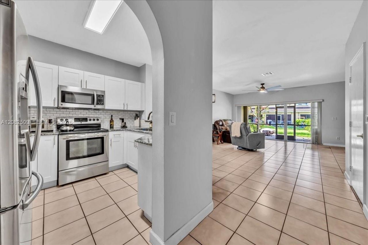 12152 SW 4th St , Pembroke Pines, FL 33025 Photo