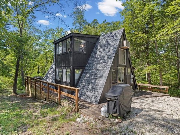 19846 St Moritz , Marthasville, MO 63357