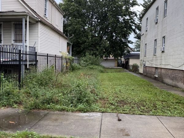 8545 S BURNHAM Avenue , Chicago, IL 60617
