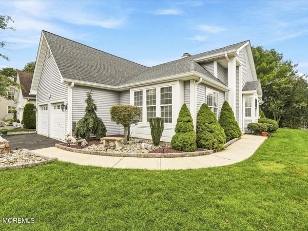 22 Five Bridges Court, Barnegat, NJ 08005