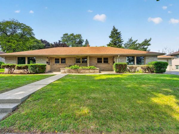 3921 N 100th STREET, Unit 3925, Wauwatosa, WI 53222