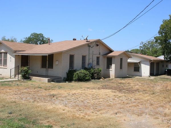 901 Houston, Castroville, TX 78009