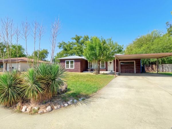 541 N 4th, Uvalde, TX 78801