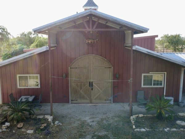 2710 N State Highway 80, Nixon, TX 78140