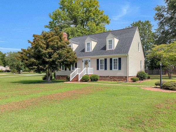 11 Lee Street, MONTROSS, VA 22520