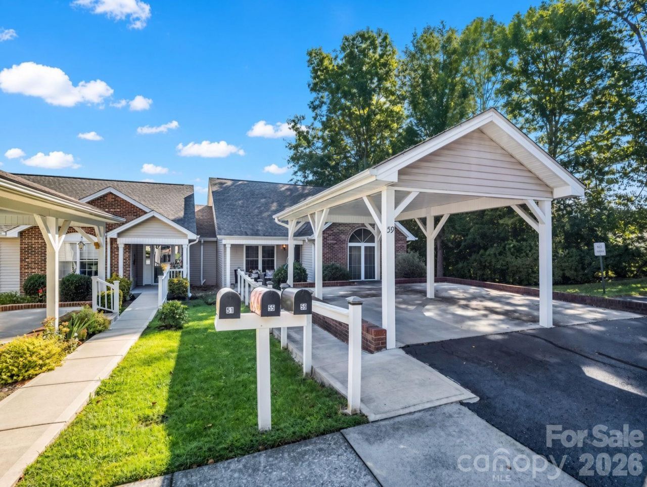 59 S Woodridge View Court, Hendersonville, NC 28791 Main Photo