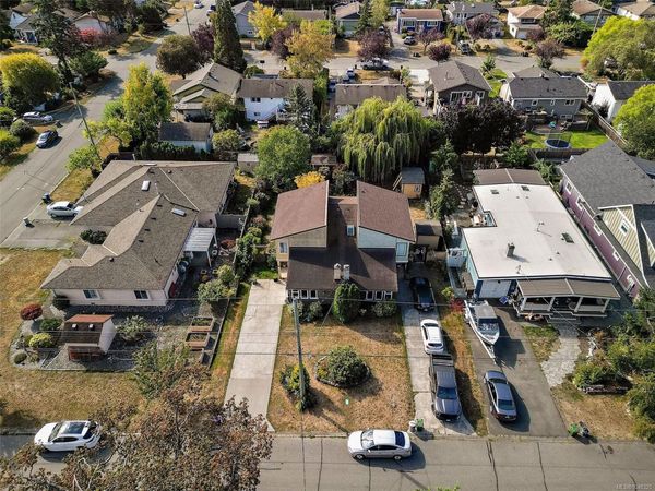 2253 Malaview Ave , Sidney, BC V8L 2E6