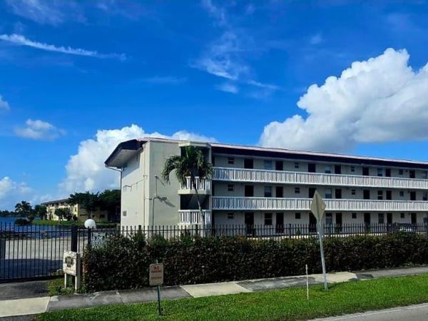 18900 NE 14th Ave , Unit D105, Miami, FL 33179