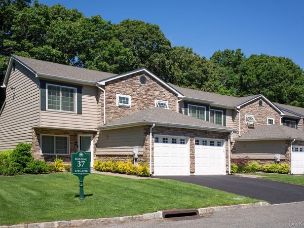 5000 Townhouse Drive , Unit 3002, Coram, NY 11727