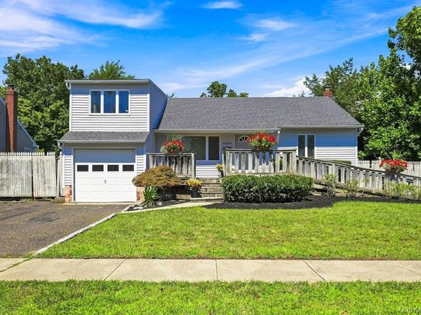 3905 Clove Court , Seaford, NY 11783