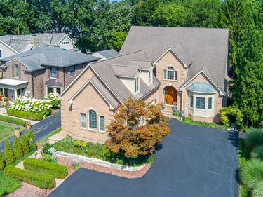 846 Redding Road, Birmingham, Mi 48009