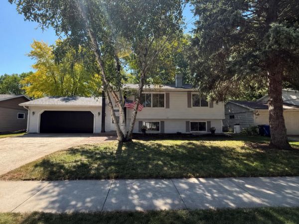 617 E 14th Ave, Mitchell, SD 57301