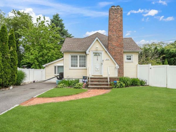 306 Mccall Avenue , West Islip, NY 11795