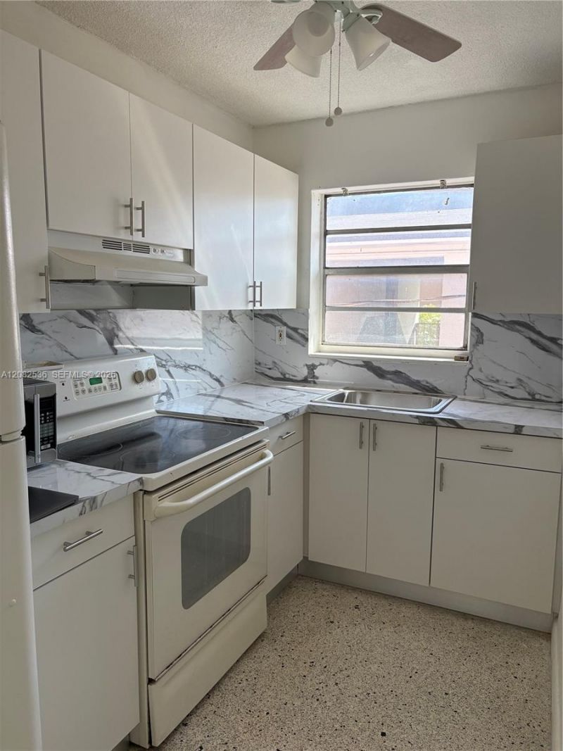 1125 SE 9th Ave , Unit 4, Hialeah, FL 33010 Photo