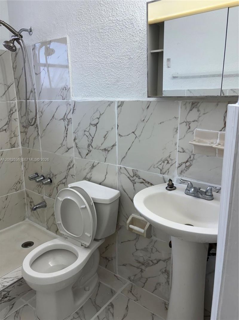 1125 SE 9th Ave , Unit 4, Hialeah, FL 33010 Photo