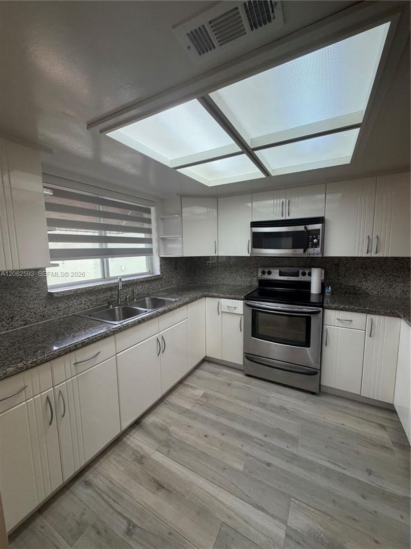 11091 NW 7th St, Unit 202-16, Doral, FL 33172 Photo
