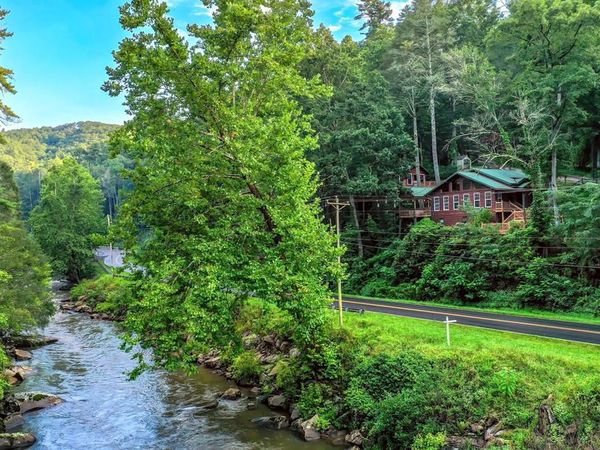 55 River Bend Lane, Blue Ridge, GA 30513