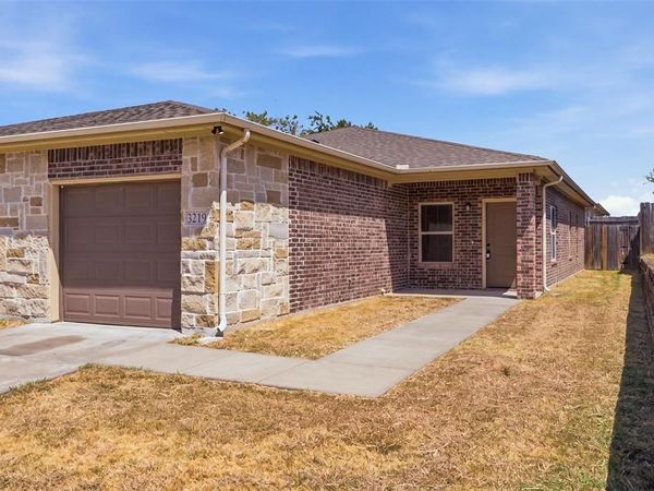 3217 Karen Street, Unit 3219, Fort Worth, TX 76116