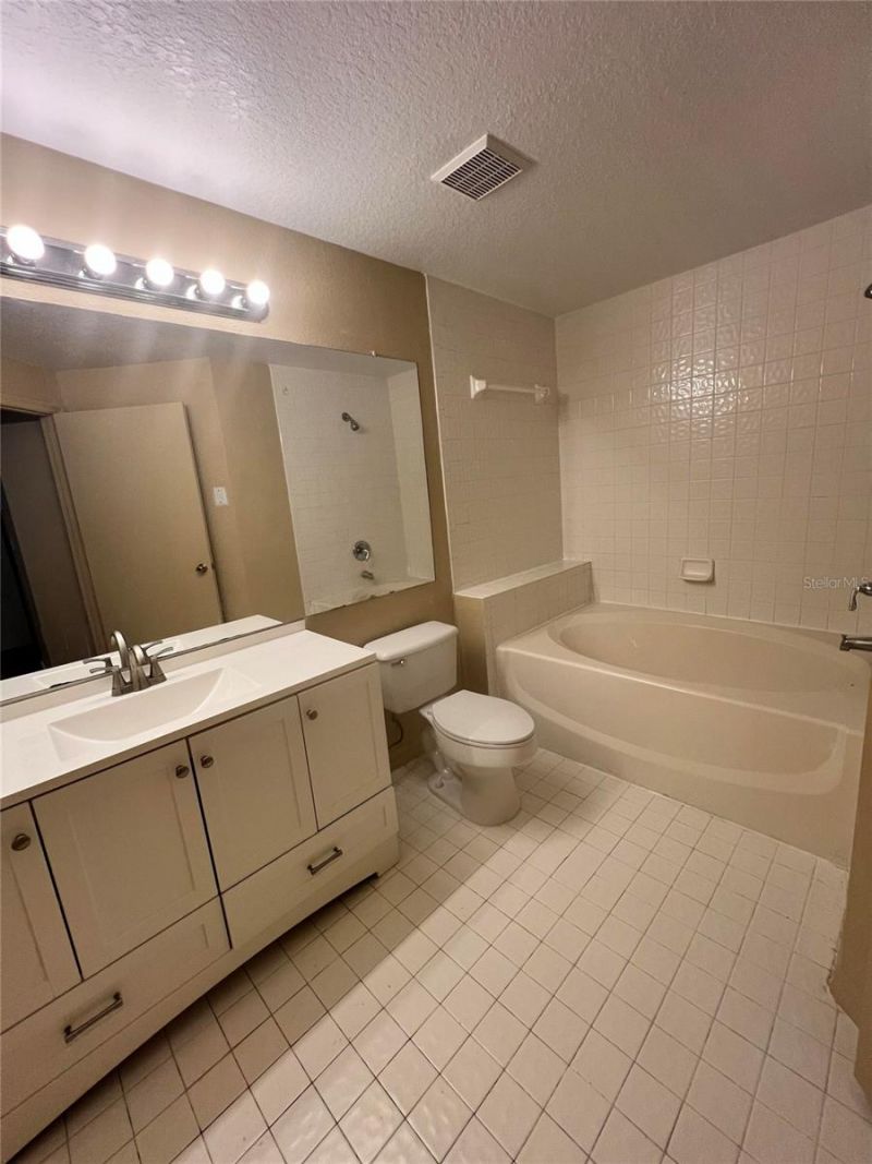 5512 Metrowest Boulevard, Unit 12-201, Orlando, FL 32811 Photo