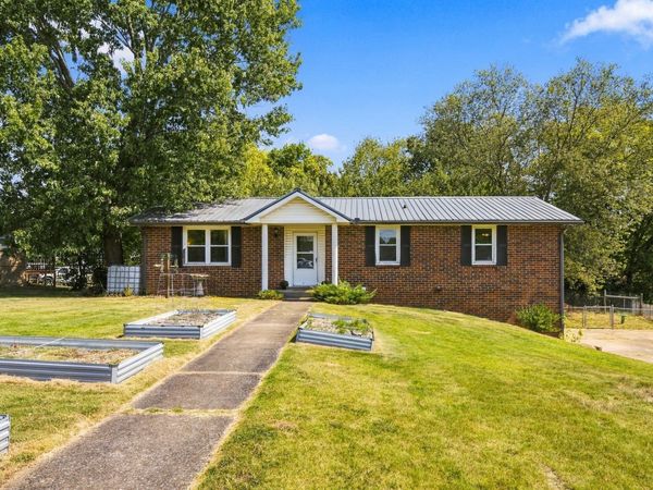 1586 Blackberry Pl, Clarksville, TN 37042