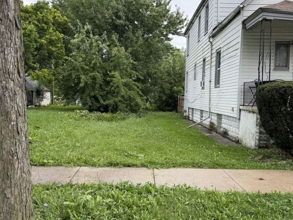 9205 S University Avenue, Chicago, IL 60619