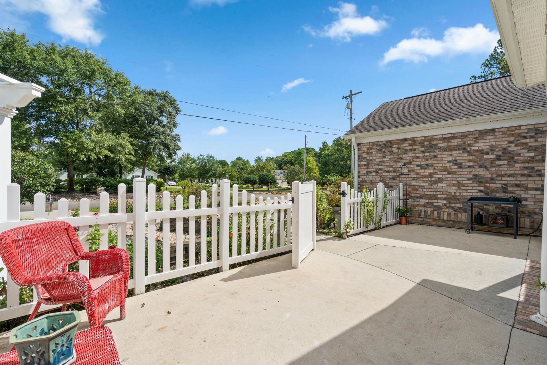 305 Brace Dr. Photo 9