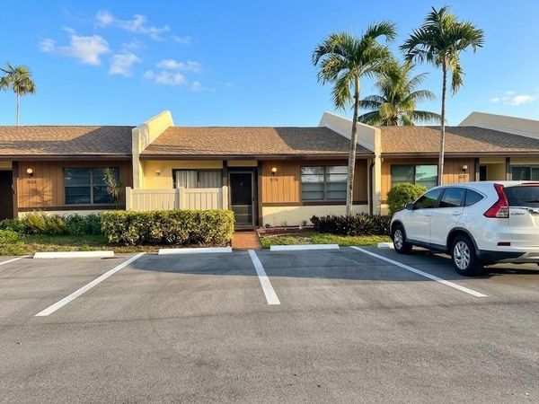 535 BANKS Road, Unit 2-521, Margate, FL 33063