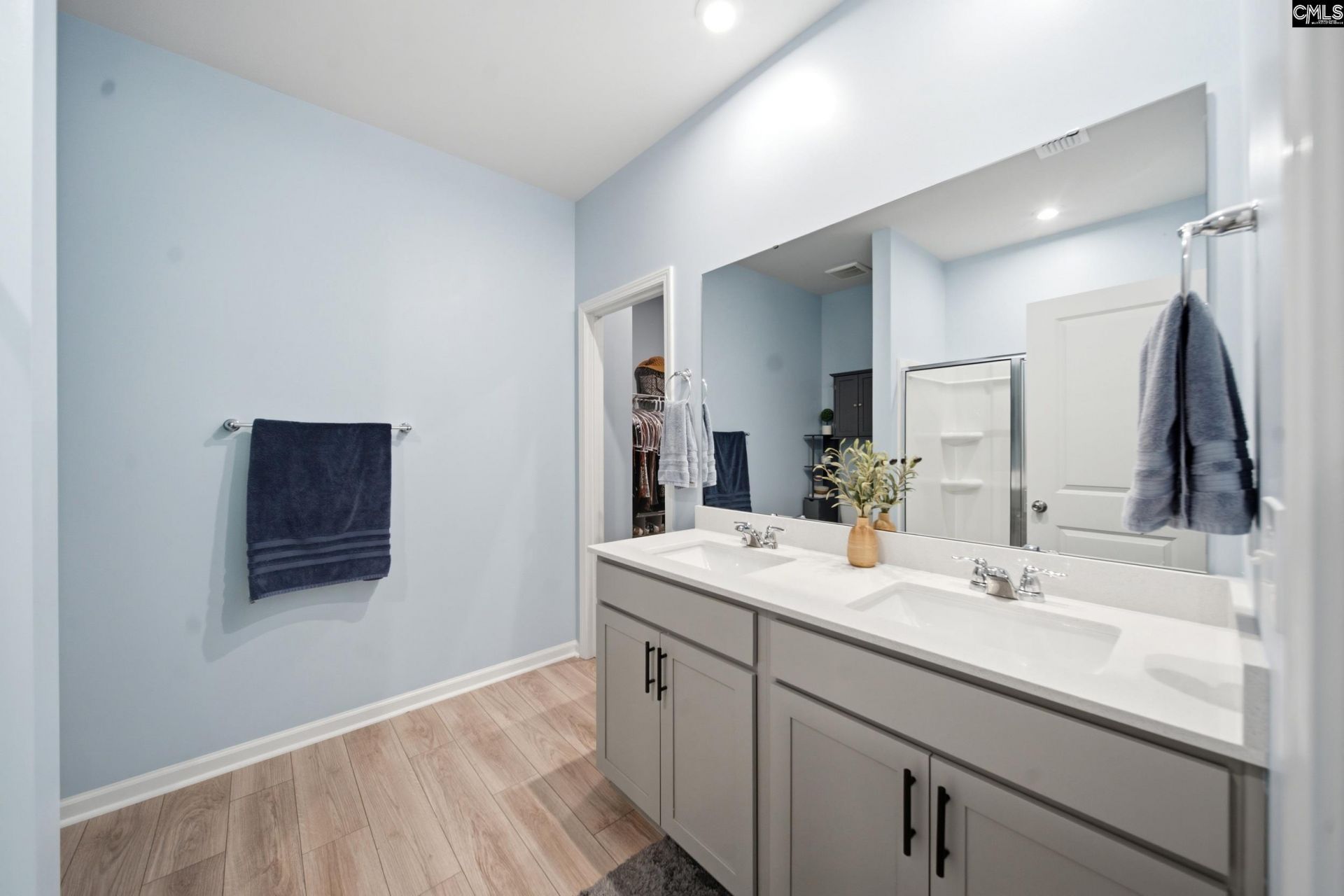 313 Fox Glen Drive Photo 13
