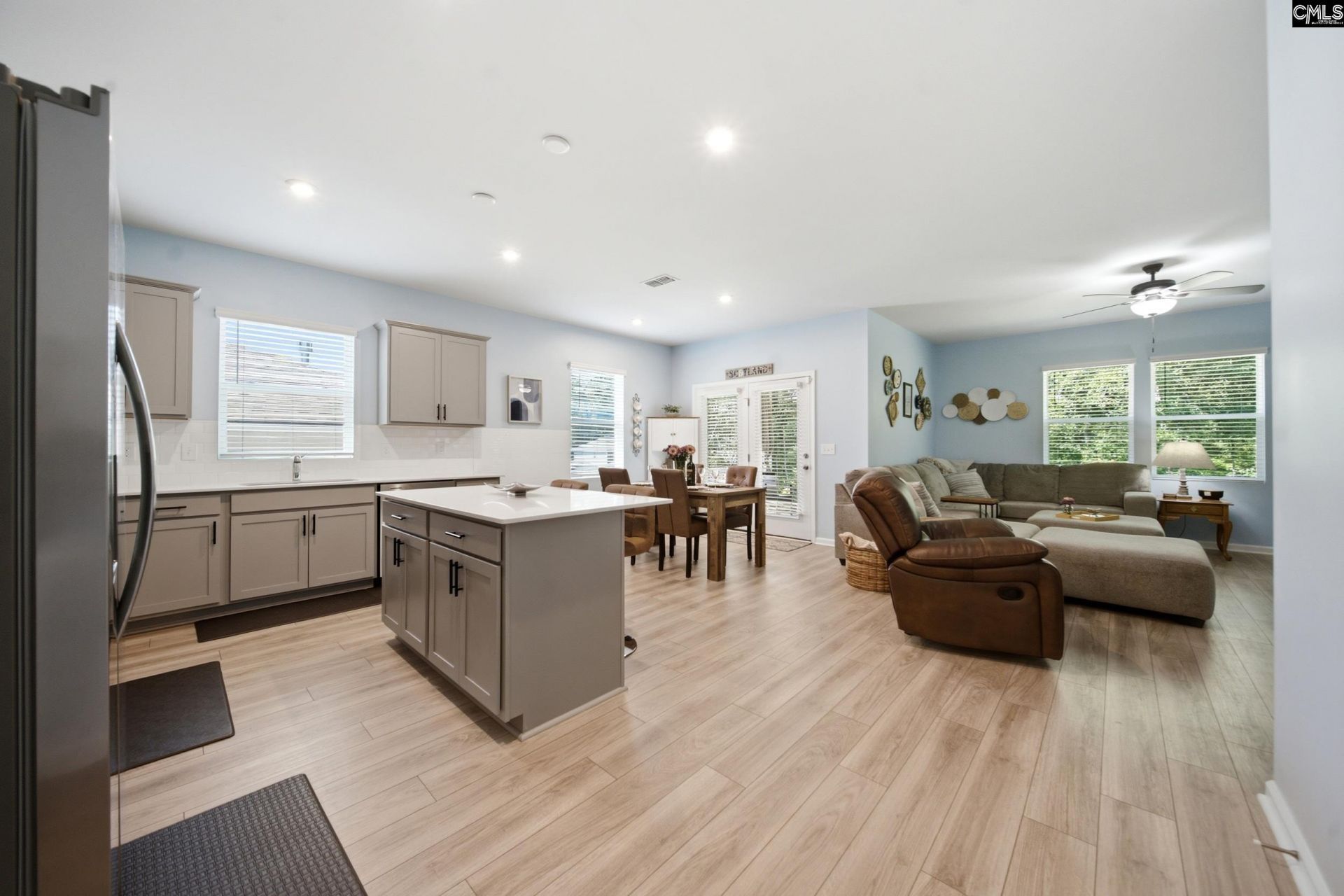 313 Fox Glen Drive Photo 6
